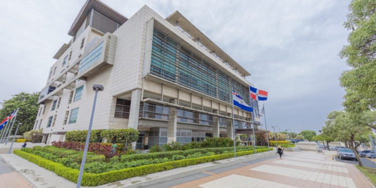 Ministerio Público arresta a cuatro doctoras y una alcaldesa pedánea por registro ilegal de defunciones