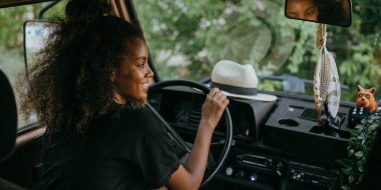 23% de vehículos en el país están registrados a nombre de mujeres