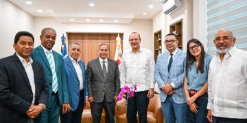 Gobierno fortalece vínculos con periodistas de Santiago en encuentro encabezado por DPP y DIECOM