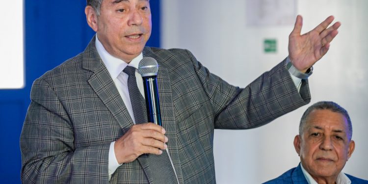 Gobierno fortalece vínculos con periodistas de Santiago en encuentro encabezado por DPP y DIECOM