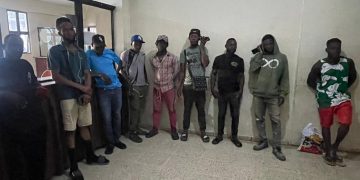 Retienen vehículo con varios haitianos indocumentados en Jarabacoa