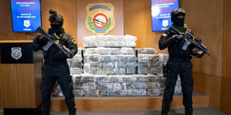 Incautan 448 paquetes de presunta cocaína en Baní