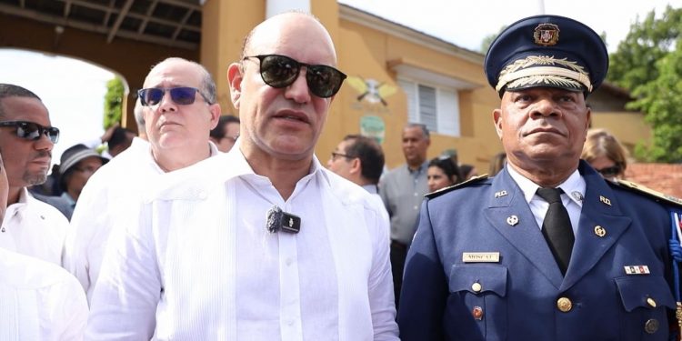 Alcaldía de Santiago iniciará trabajos de terminación de la Estación Central de los Bomberos tras 15 años de abandono