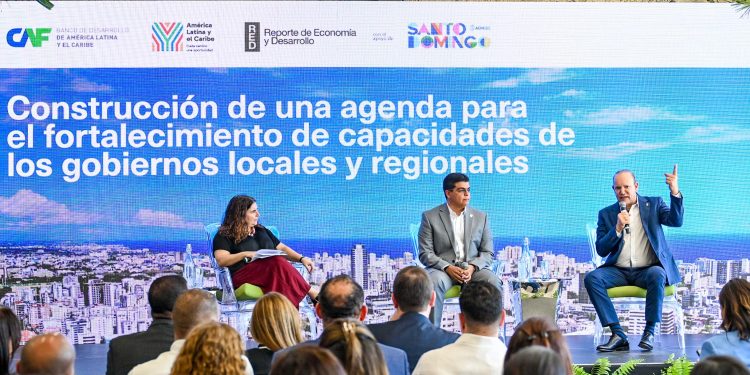 Alcalde de Santiago ve clave la descentralización y autonomía fiscal como motor del desarrollo municipal