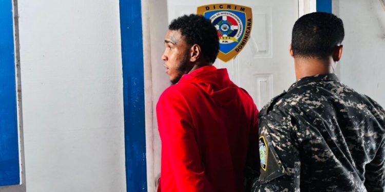 Se entrega implicado de asalto contra una mujer en Santiago