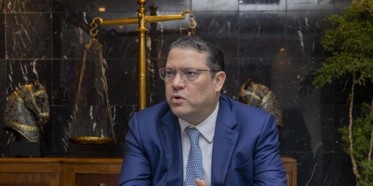 Sanz Lovatón: "El Gobierno le ha declarado la guerra al comercio ilícito chino"