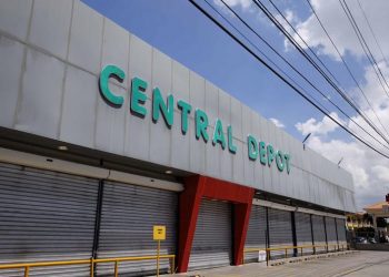 Dieciséis días después continúan clausurados 11 comercios chinos por operar sin licencias