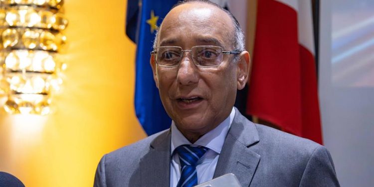 Opret negocia terrenos para construir cochera de trenes de seis vagones en la Línea 2 del Metro