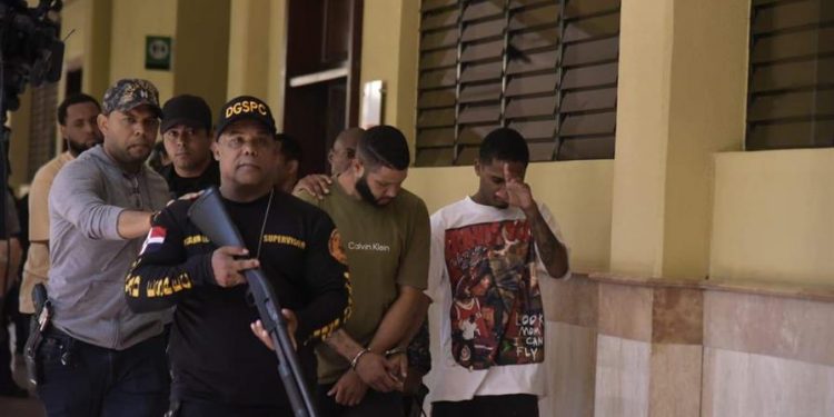 Tribunal retoma audiencia de coerción contra seis acusados de violar joven en Villa González