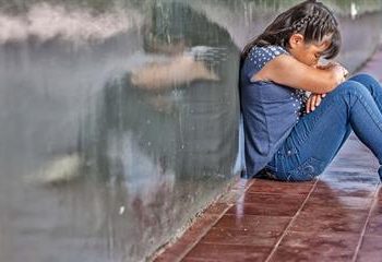 Revictimización en voz alta: las secuelas que marcan a menor víctima de agresión sexual grupal