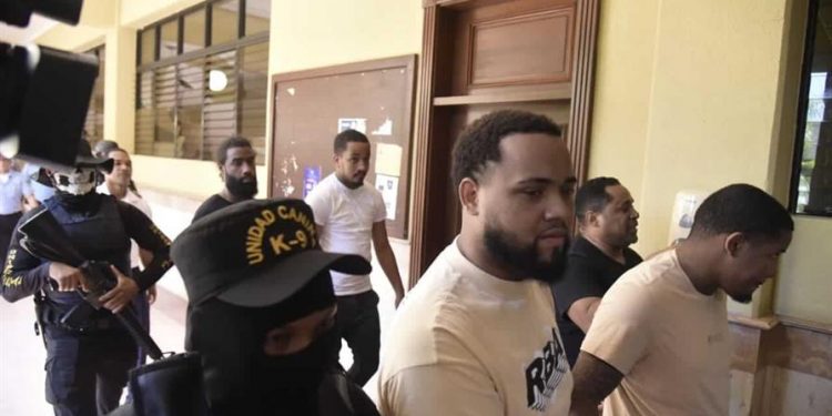 Imponen tres meses de prisión preventiva a seis hombres acusados de violación en Villa González