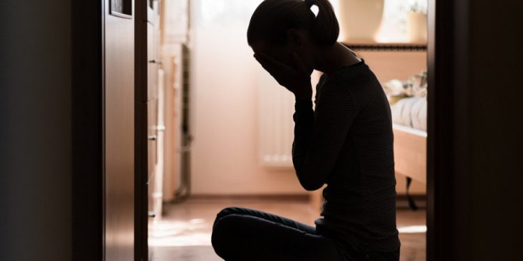 Mujeres tienen mayor riesgo de sufrir depresión, revela estudio