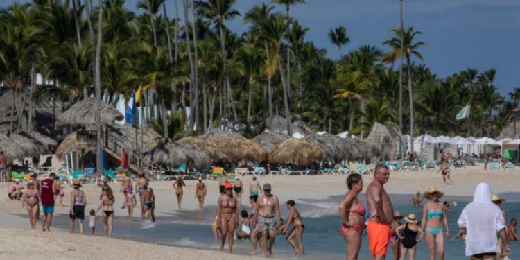 Tarjeta de turistas aporta al fisco RD$3,852 millones