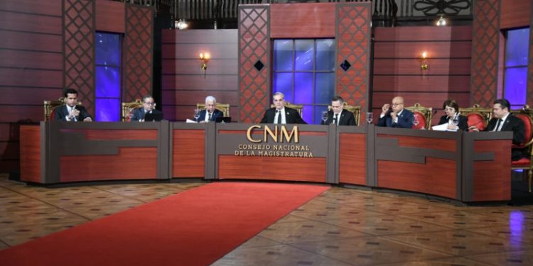 Abinader evade señalamientos por no renovación de jueces y afirma se actuó conforme a la Constitución