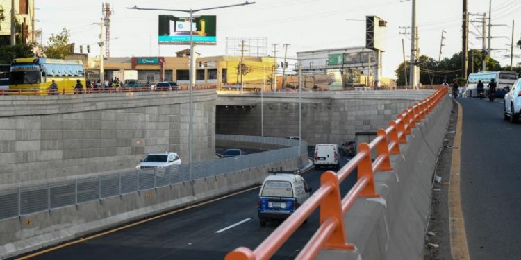 Transeúntes y choferes valoran el tráfico fluido en "Pintura" luego de apertura de desnivel