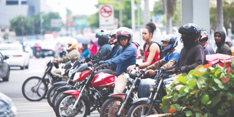 Dos millones de motoristas no están regularizados y el plan sigue en punto muerto