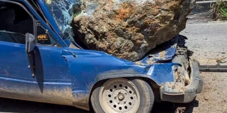 Ya van tres derrumbes de rocas en carretera de Jarabacoa