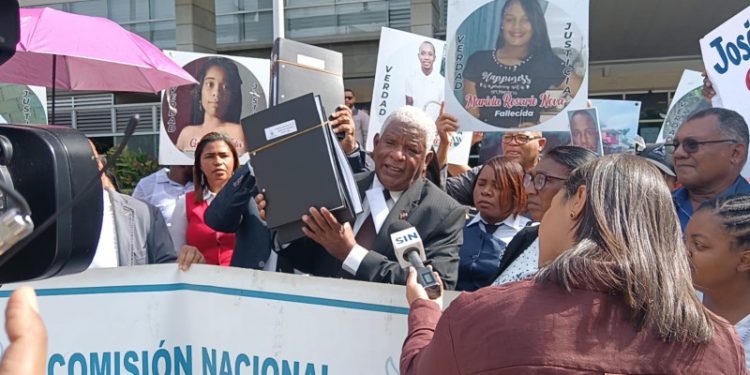 Exigen a la Procuraduría General hallar a culpables de explosión en San Cristóbal