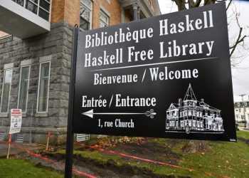 Trump cancela acceso de Canadá a biblioteca fronteriza compartida por más de un siglo