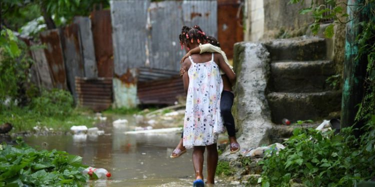 Director del COE llama a “no descuidarse”; 3,785 personas desplazadas y 48 localidades aisladas