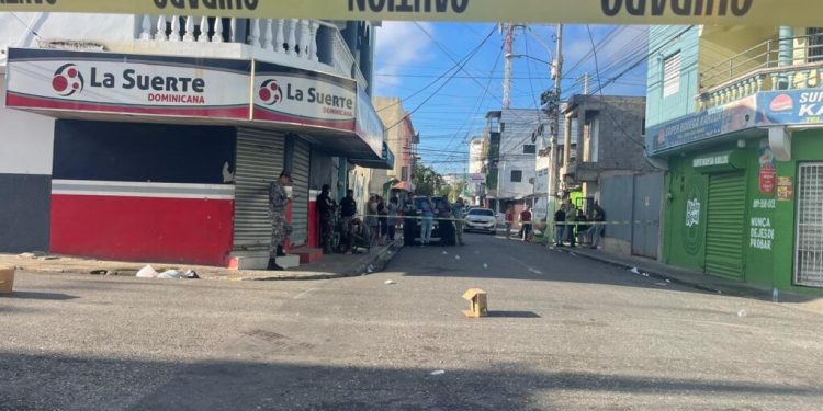 Policía identifica a cinco hombres como presuntos responsables de balacera que dejó dos muertos y tres heridos en un “teteo”Santiago