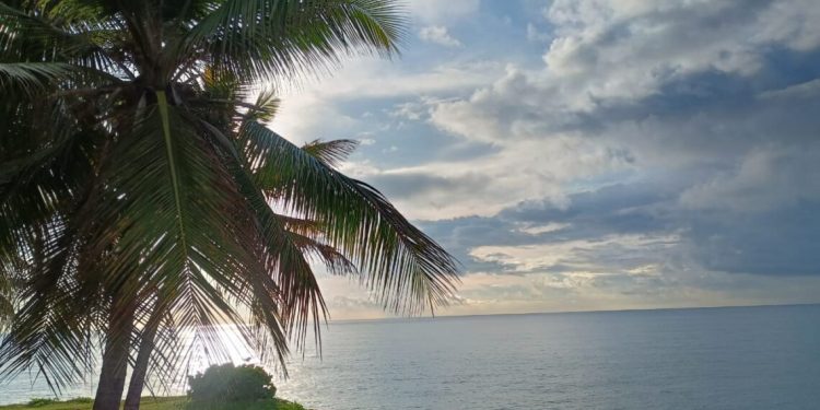 Indomet alerta sobre chubascos matutinos y aguaceros en la tarde por onda tropical y vaguada