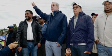 Presidente Abinader supervisa funcionamiento de la cañada saneada por el Gobierno, en visita al distrito municipal Villa Linda – Palmarejo, para conocer realidad tras lluvias