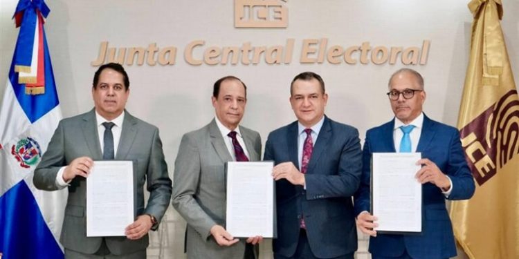 JCE firma contrato con EMDOC para la renovación de la cédula de identidad y electoral