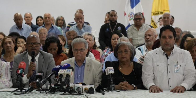 CMD anuncia aumento salarial para médicos pensionados