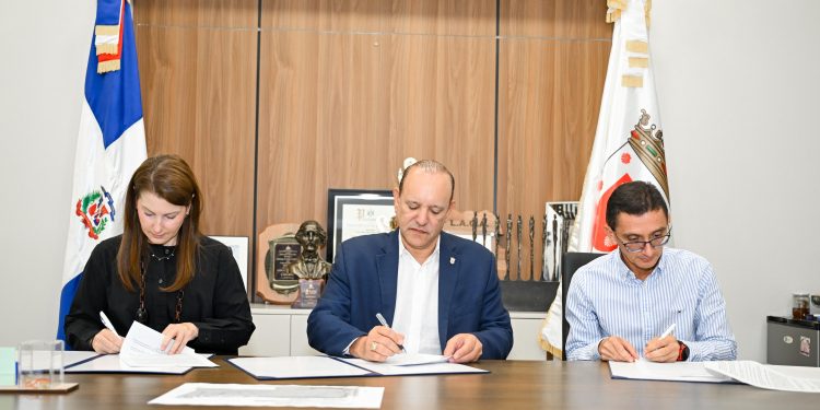 Alcaldía de Santiago y Ágora Santiago Center firman acuerdo para el remozamiento de la avenida Juan Pablo Duarte