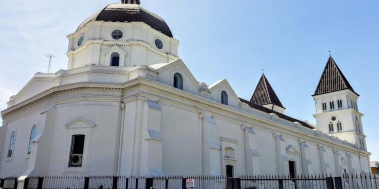 Ladrones desmantelan sistema de aire acondicionado de la Catedral de Santiago