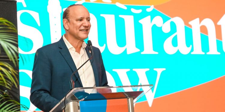 Alcalde Ulises Rodríguez resalta crecimiento gastronómico y turístico de Santiago