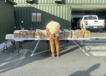 Intervienen 572 libras de marihuana en Baní ocultas en parte trasera de camión