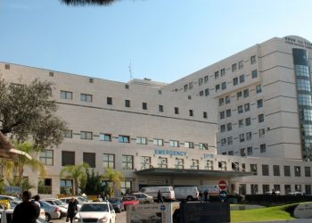 Los últimos tres exrehenes israelíes son dados de alta y abandonan el hospital