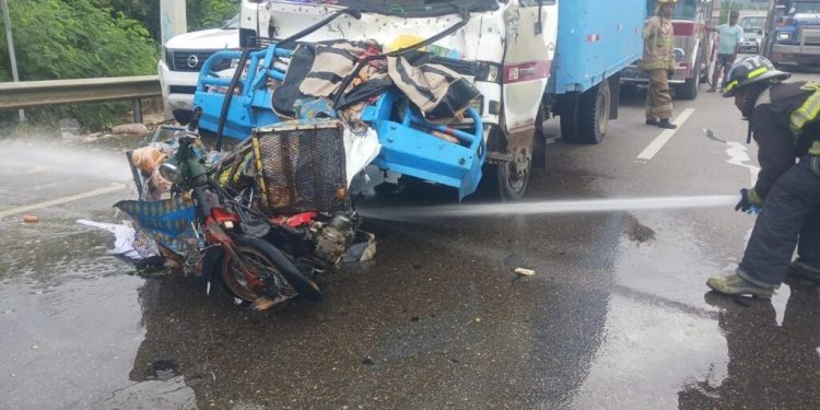 Vendedor de pan muere arrollado por camión en la autopista Joaquín Balaguer de Santiago