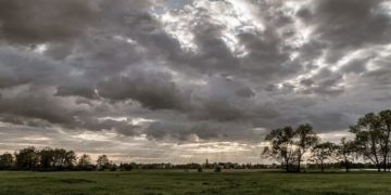 Indomet pronostica campo nuboso y viento cálido