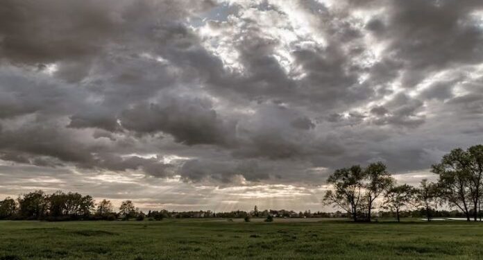 Indomet pronostica campo nuboso y viento cálido