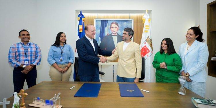 Ayuntamiento de Santiago y Marchanta RD firman acuerdo de apadrinamiento para embellecimiento de la avenida Juan Pablo Duarte