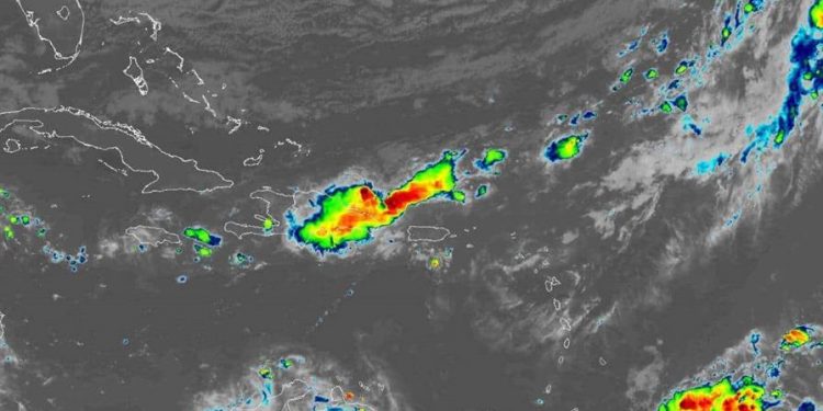 Aguaceros continuarán este sábado por efectos de vaguada y sistema frontal