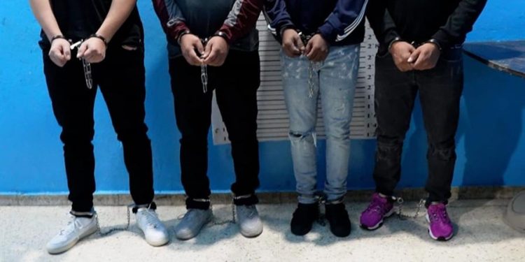 Extraditan a cuatro dominicanos por estafa de los abuelos en EE. UU.