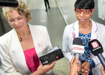 Denuncian salarios irregulares en Oncológico de Santiago