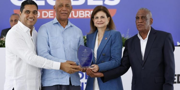 Vicepresidenta Raquel Peña y ministro Kelvin Cruz conmemoran el día de los clubes
