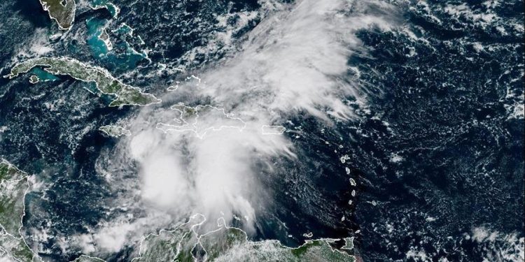 Tormenta Melissa se mueve a 4 kilómetros por hora; más lenta que una persona viajando en bicicleta