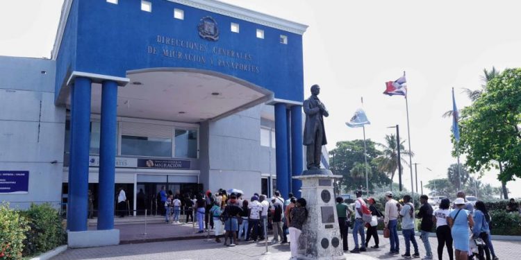 Migración precisa normas para haitianos y otros extranjeros con visas Schengen