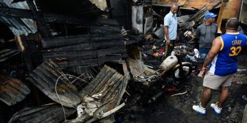 Cinco familias quedan a la intemperie tras incendio en sector de Santiago