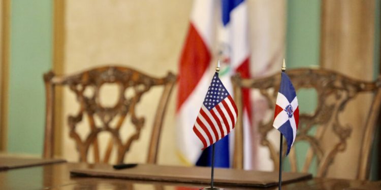 Embajada de Estados Unidos anuncia multa de 5 mil dólares para quienes crucen ilegalmente la frontera