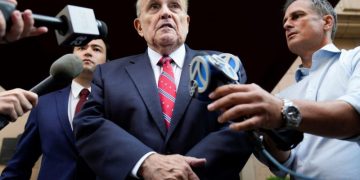 Trump indultó a Rudy Giuliani y a otros, según un funcionario