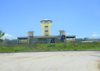 Inicia traslado de internos de La Victoria al CCR Las Parras