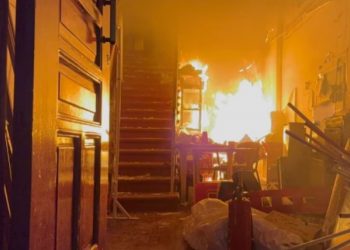 Incendian Palacio de Gobierno de Apatzingán; protestan por muerte de Carlos Manzo y Bernardo Bravo