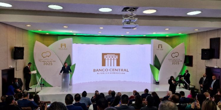 Valdez Albizu destaca importancia de la sostenibilidad y su impacto ante eventos climáticos extremos